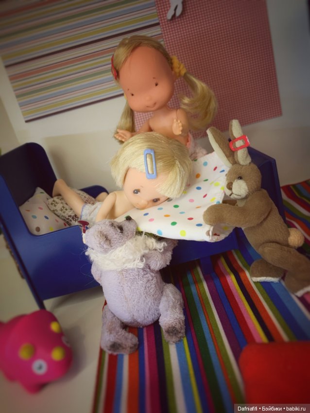 Динозавр раздора или новая мебель для малышек