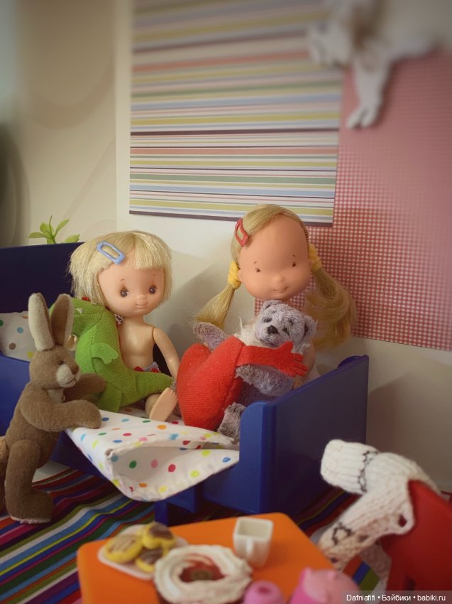 Динозавр раздора или новая мебель для малышек