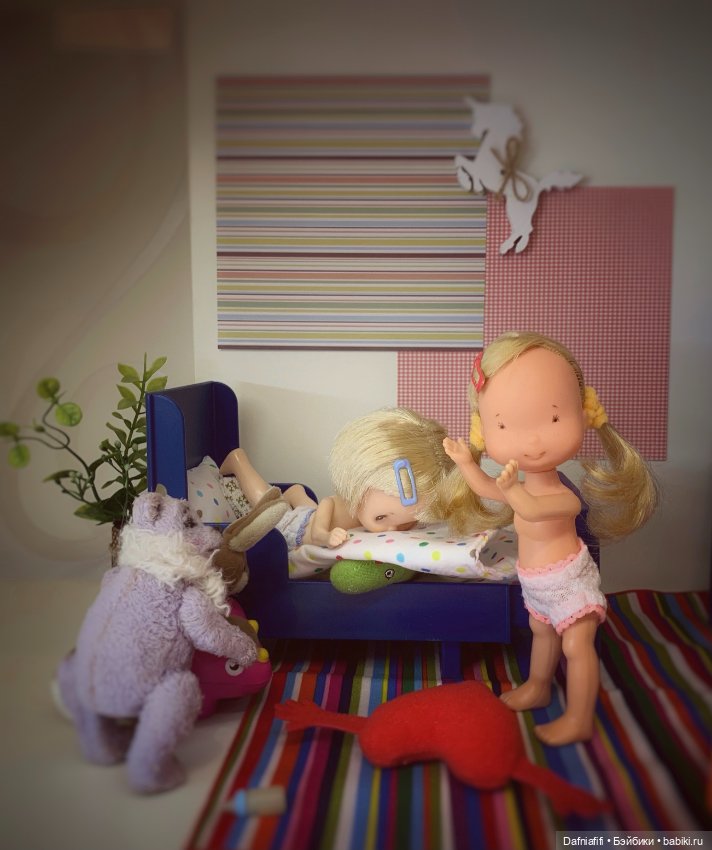 Динозавр раздора или новая мебель для малышек