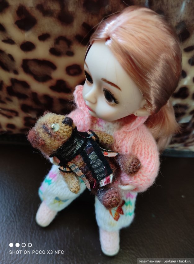 Асенька собралась в дорогу на поезде