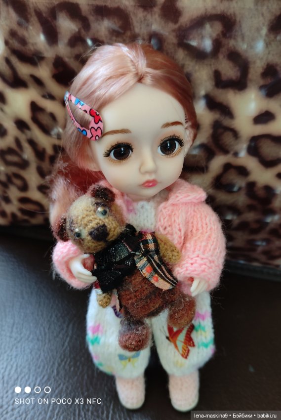 Асенька собралась в дорогу на поезде