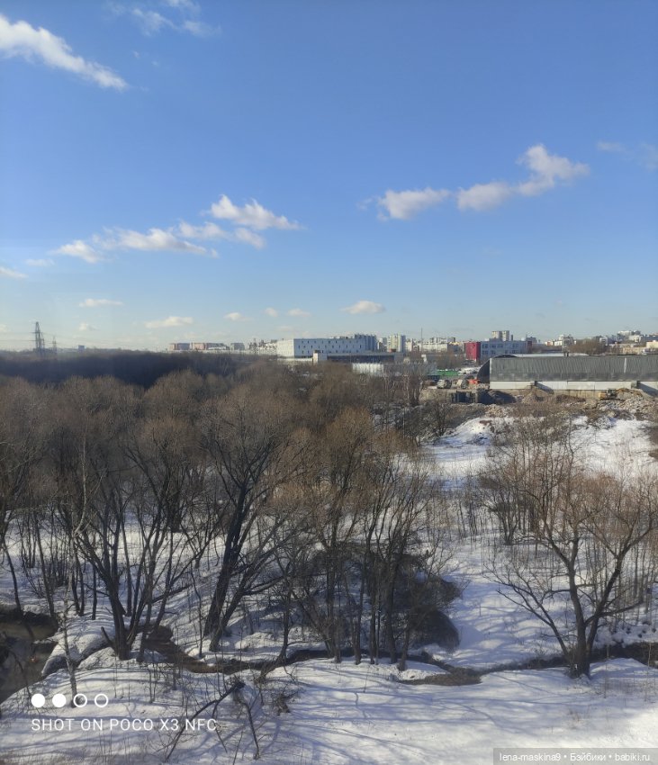 Асенька собралась в дорогу на поезде