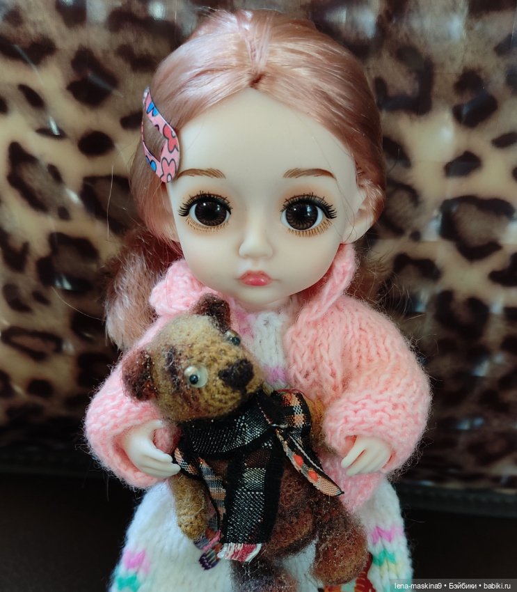 Асенька собралась в дорогу на поезде