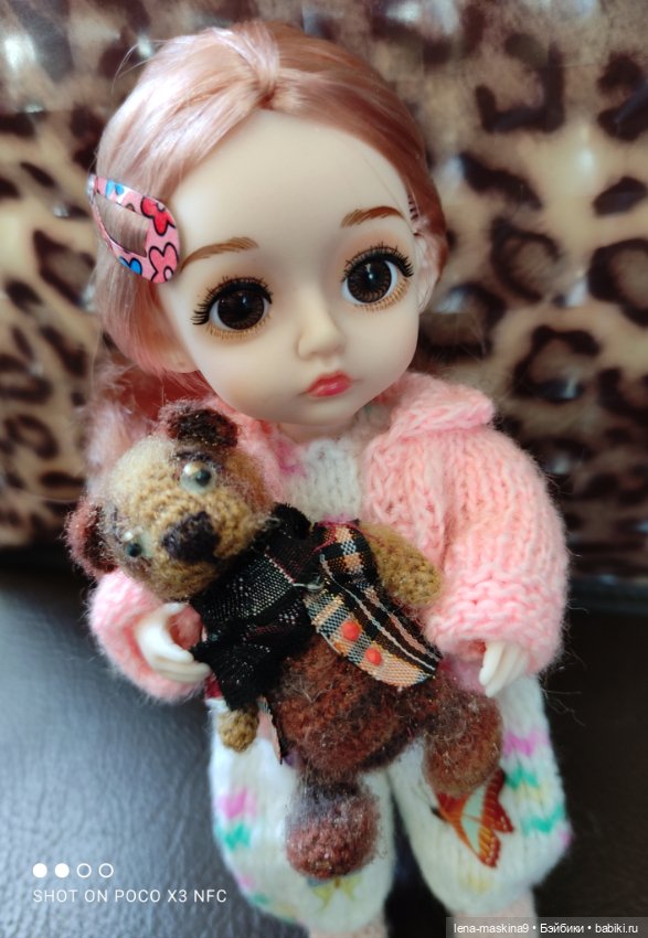 Асенька собралась в дорогу на поезде