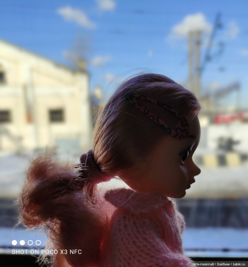 Асенька собралась в дорогу на поезде