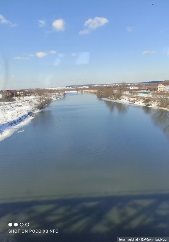 Асенька собралась в дорогу на поезде