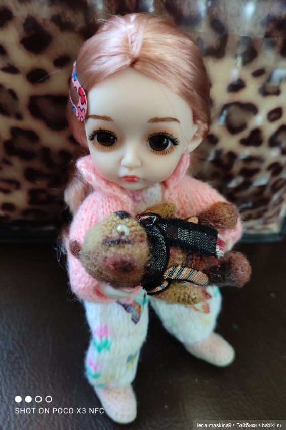 Асенька собралась в дорогу на поезде