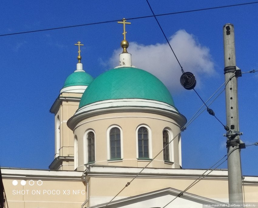 Асенька собралась в дорогу на поезде