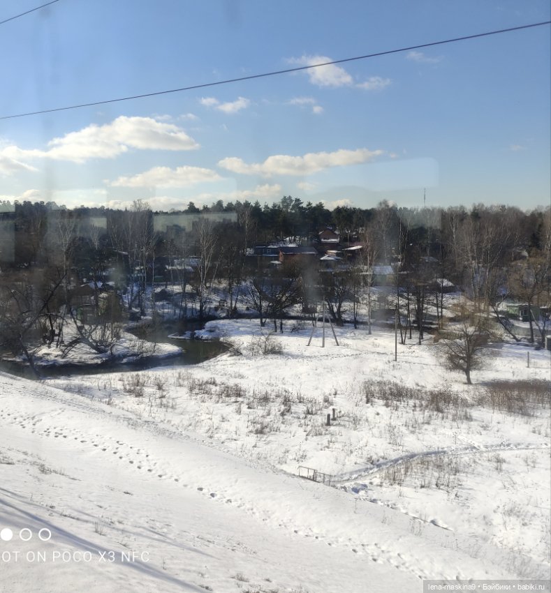 Асенька собралась в дорогу на поезде