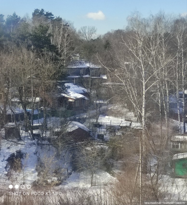 Асенька собралась в дорогу на поезде