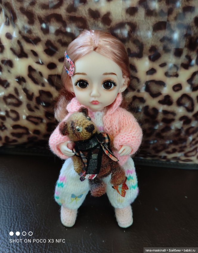 Асенька собралась в дорогу на поезде