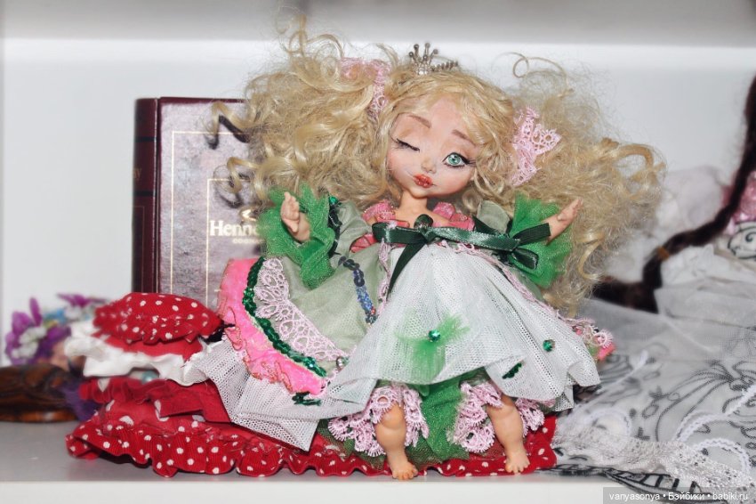 Авторская кукла из полимерной глины «Принцесса на горошине»