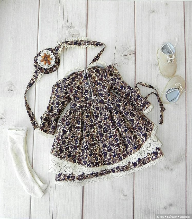 Девочки Gotz примеряют наряд