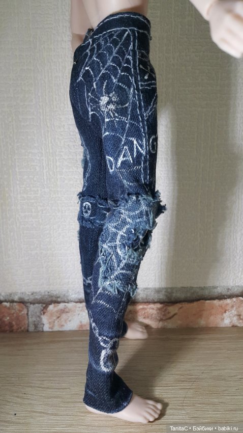 Фрагменты аутфита (джинсы) в стиле панк для БТС парня (H&M) (фото 5)