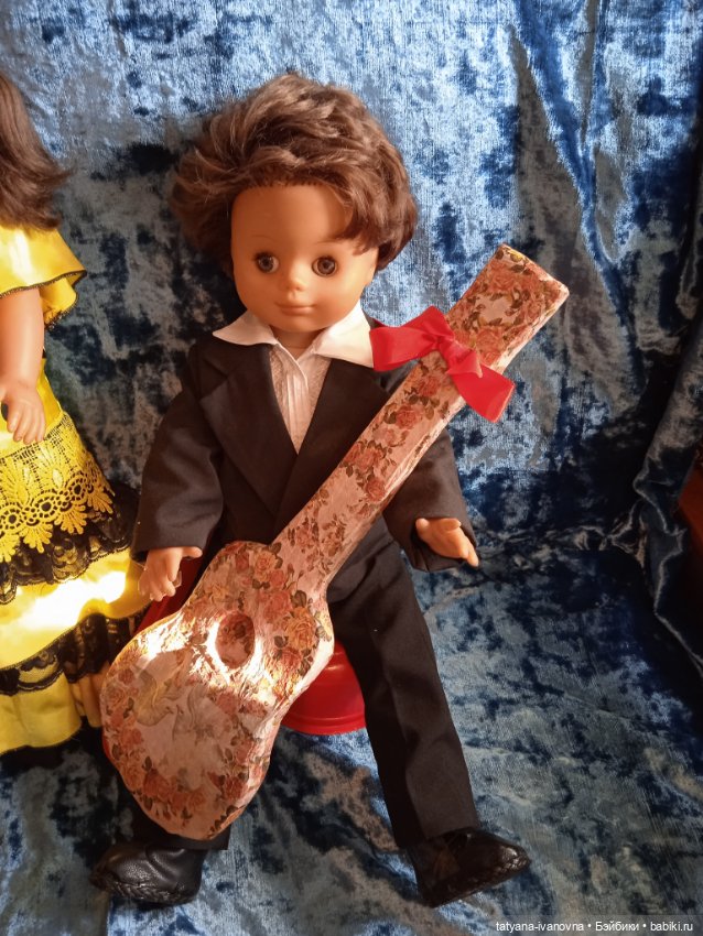 Сегодня праздник у девчат, сегодня будут танцы