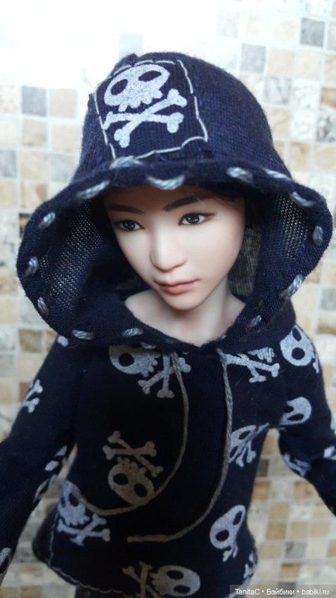 Фрагменты аутфита в стиле панк для БТС парня, часть вторая :худи и сникеры (H&M) (фото 5)