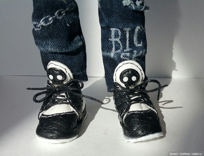 Фрагменты аутфита в стиле панк для БТС парня, часть вторая :худи и сникеры (H&M) (фото 6)