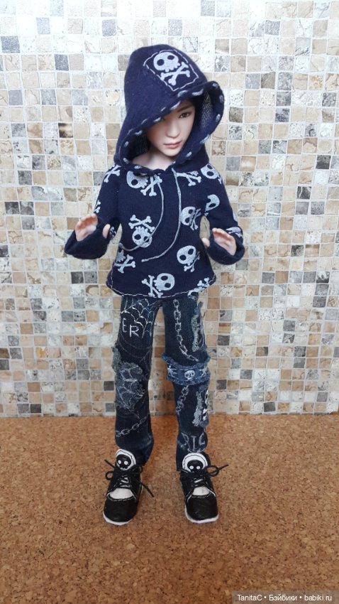 Фрагменты аутфита в стиле панк для БТС парня, часть вторая :худи и сникеры (H&M) (фото 3)