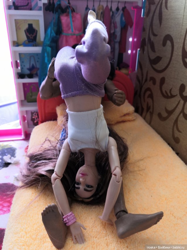 Утренняя гимнастика. 16+ — Куклы Barbie (Барби): Looks (фото 7)