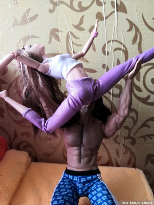 Утренняя гимнастика. 16+ — Куклы Barbie (Барби): Looks