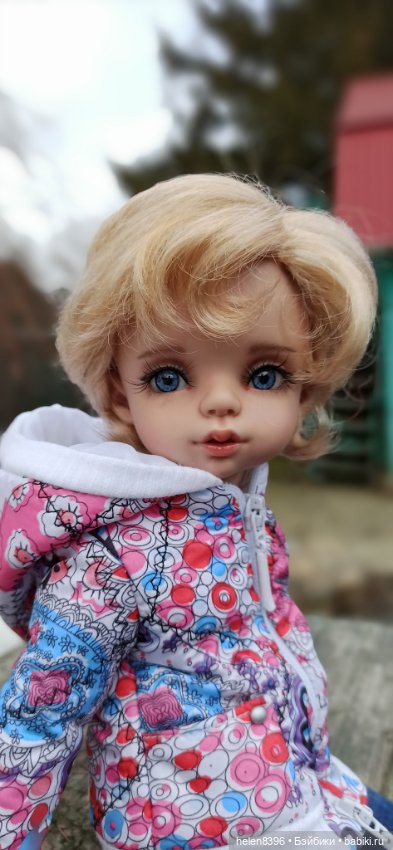 Мы с подружкою вдвоём замечательно живем