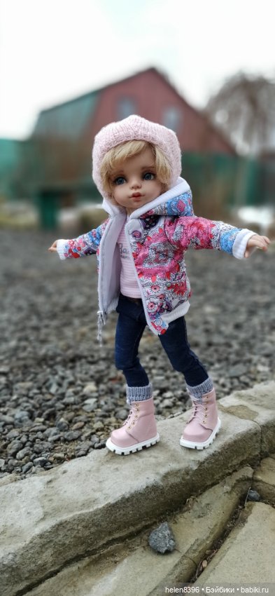 Мы с подружкою вдвоём замечательно живем