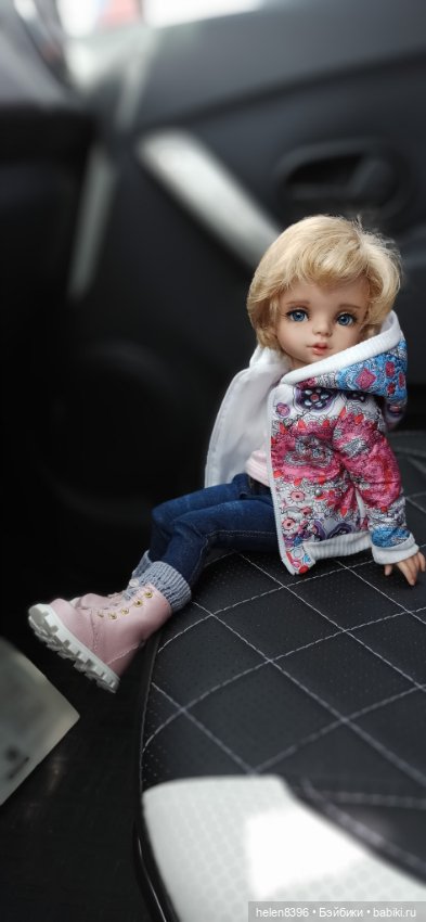 Мы с подружкою вдвоём замечательно живем