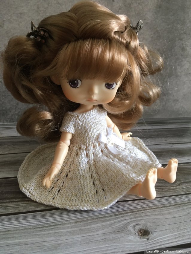 Золотая девочка в платишке с золотой ниточкой (фото 3)