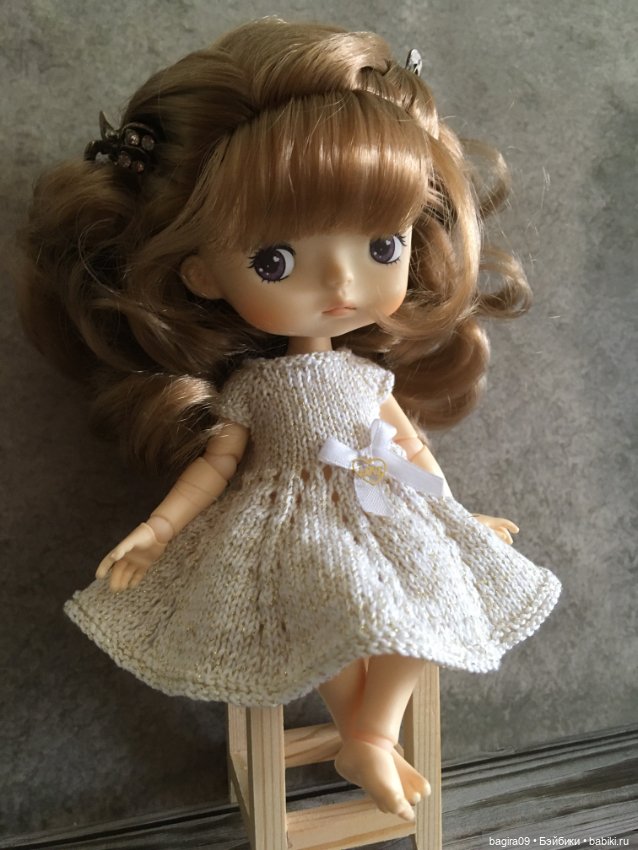 Золотая девочка в платишке с золотой ниточкой (фото 2)