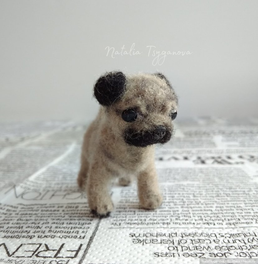 Мопсик — Валяные игрушки из шерсти: сухое валяние