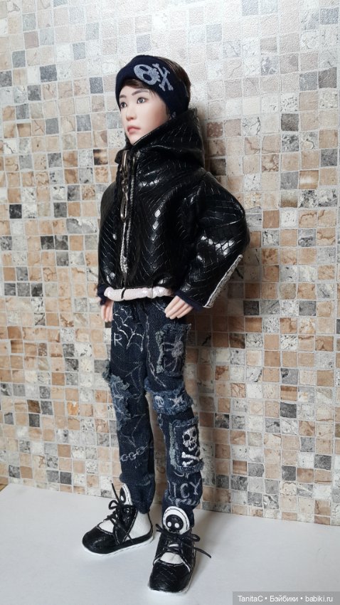 Завершенный образ парня BTS Mattel (H&M)