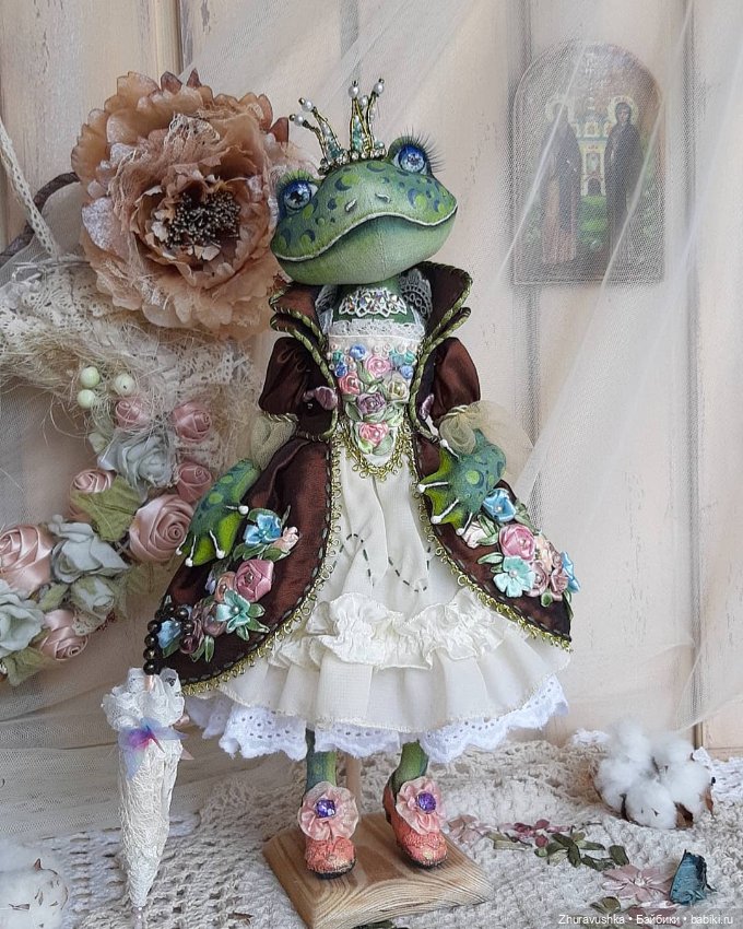 Лягушка-царевна. Художественная кукла (фото 3)