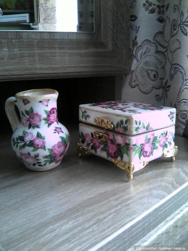 Маленькая шкатулочка и кувшинчик
