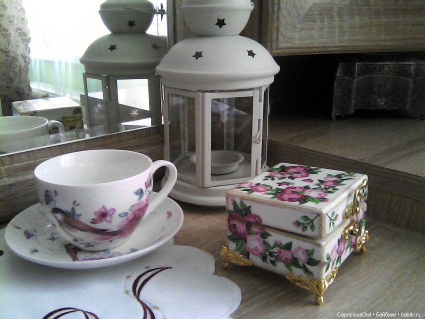 Маленькая шкатулочка и кувшинчик