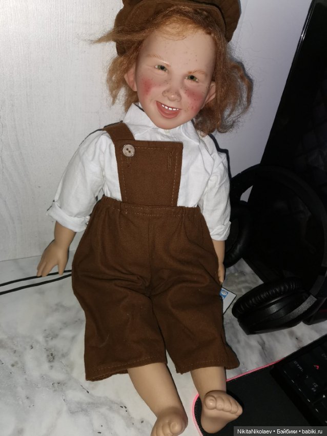 Прошу помочь узнать цену и производителя мальчугана