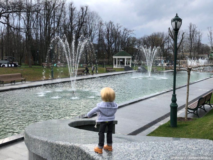 Прогулка Мишки по весеннему Харькову