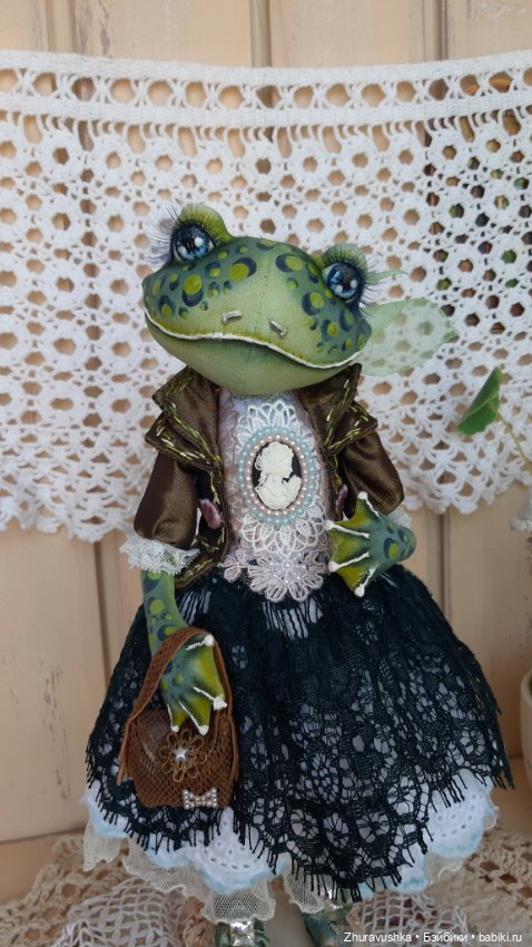 Лягушка-барышня Мерлин. Художественная интерьерная кукла (фото 3)