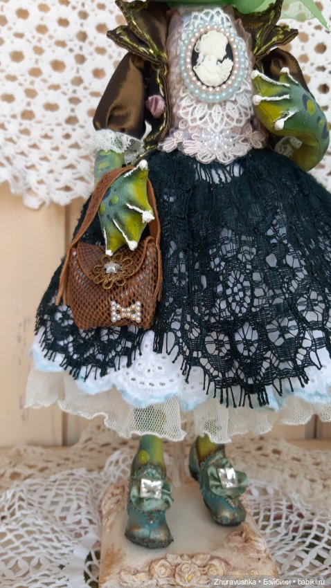 Лягушка-барышня Мерлин. Художественная интерьерная кукла (фото 7)