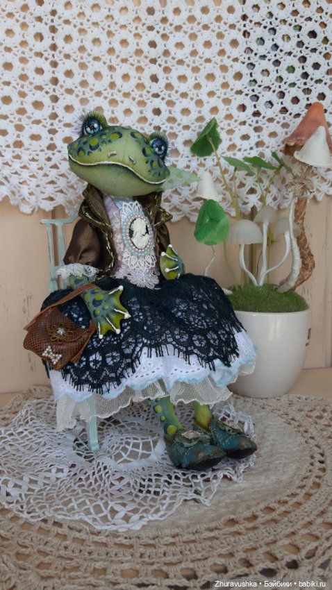 Лягушка-барышня Мерлин. Художественная интерьерная кукла (фото 6)