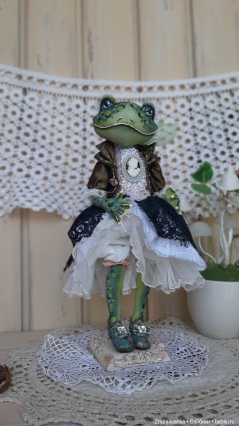 Лягушка-барышня Мерлин. Художественная интерьерная кукла (фото 2)