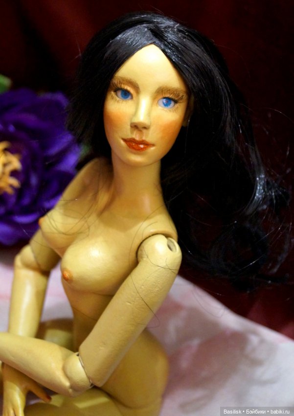 Шарнирная кукла темноволосая девушка (фото 3)