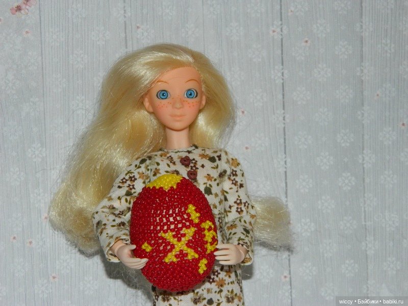 Хейли поздравляет с Пасхой