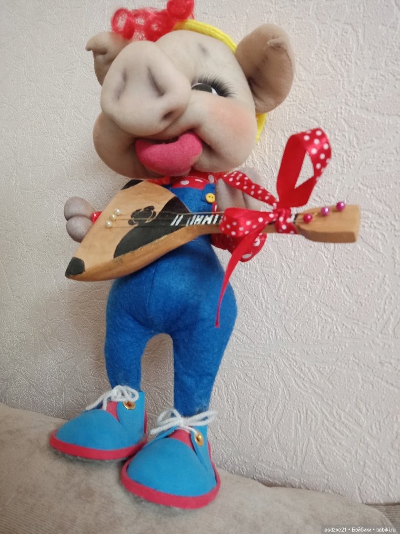Хрюня балалаечник — Куклы из капрона и чулочной техники: авторские игрушки (фото 2)