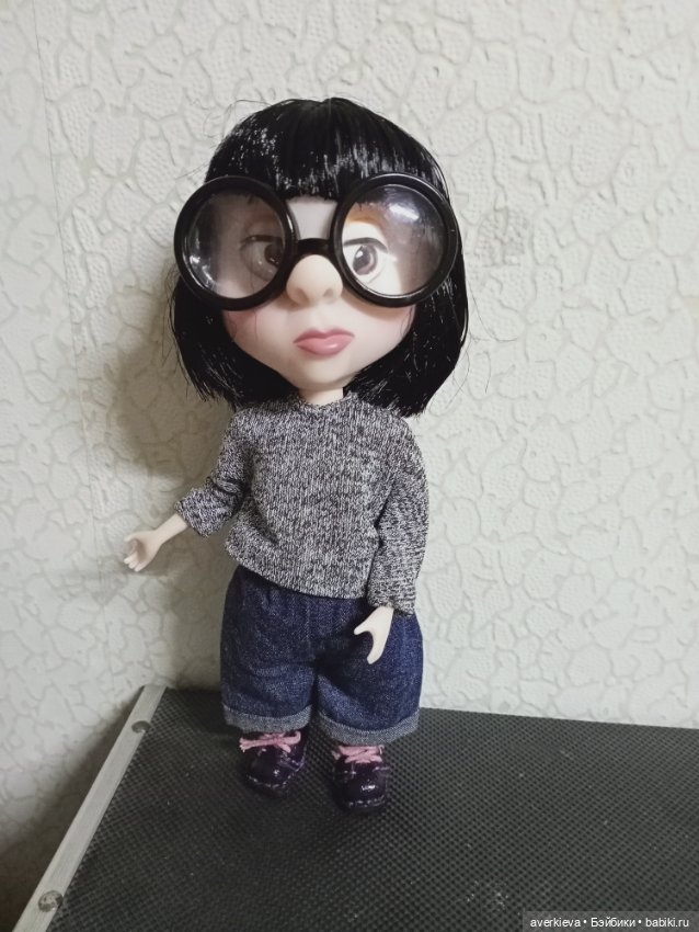 Элеонора... Нора — Кукла Эдна Мод (Edna Mode): Суперсемейка (The Incredibles) (фото 7)