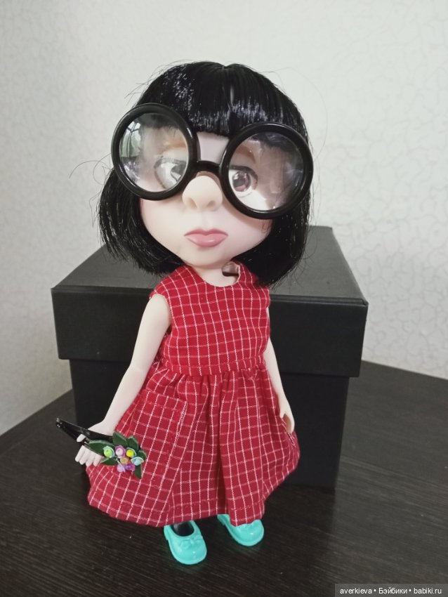 Элеонора... Нора — Кукла Эдна Мод (Edna Mode): Суперсемейка (The Incredibles) (фото 2)