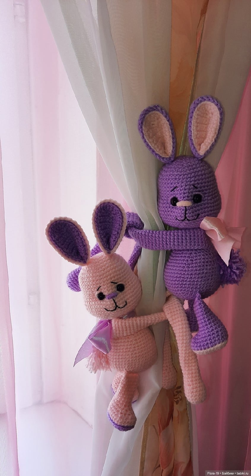 Зайки-держатели штор — Вязаные игрушки и амигуруми: крючком (фото 2)