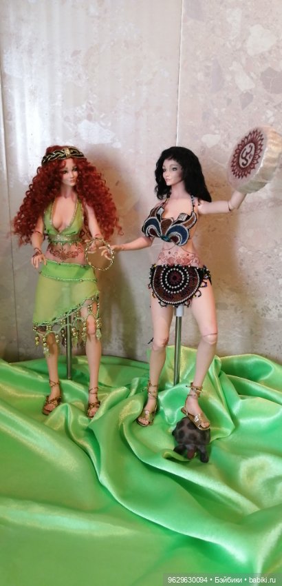 Шаманка Адель готовится покинуть дом (фото 8)