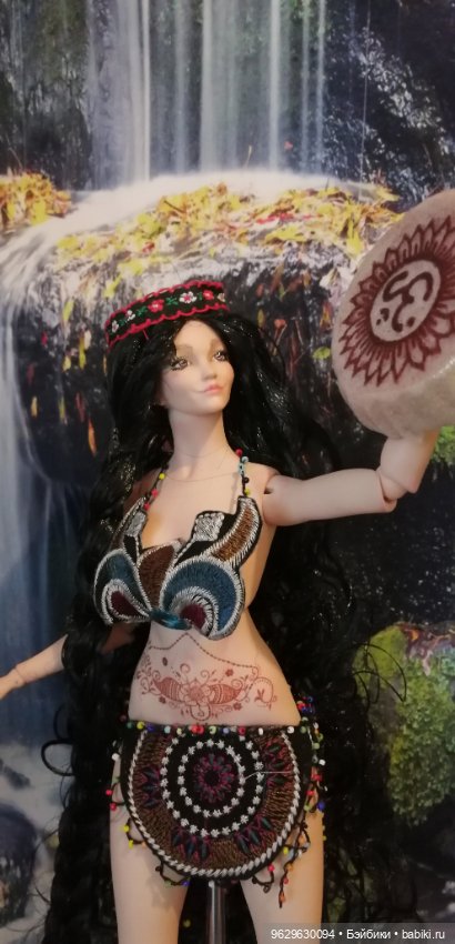 Шаманка Адель готовится покинуть дом (фото 4)