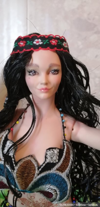 Шаманка Адель готовится покинуть дом (фото 7)