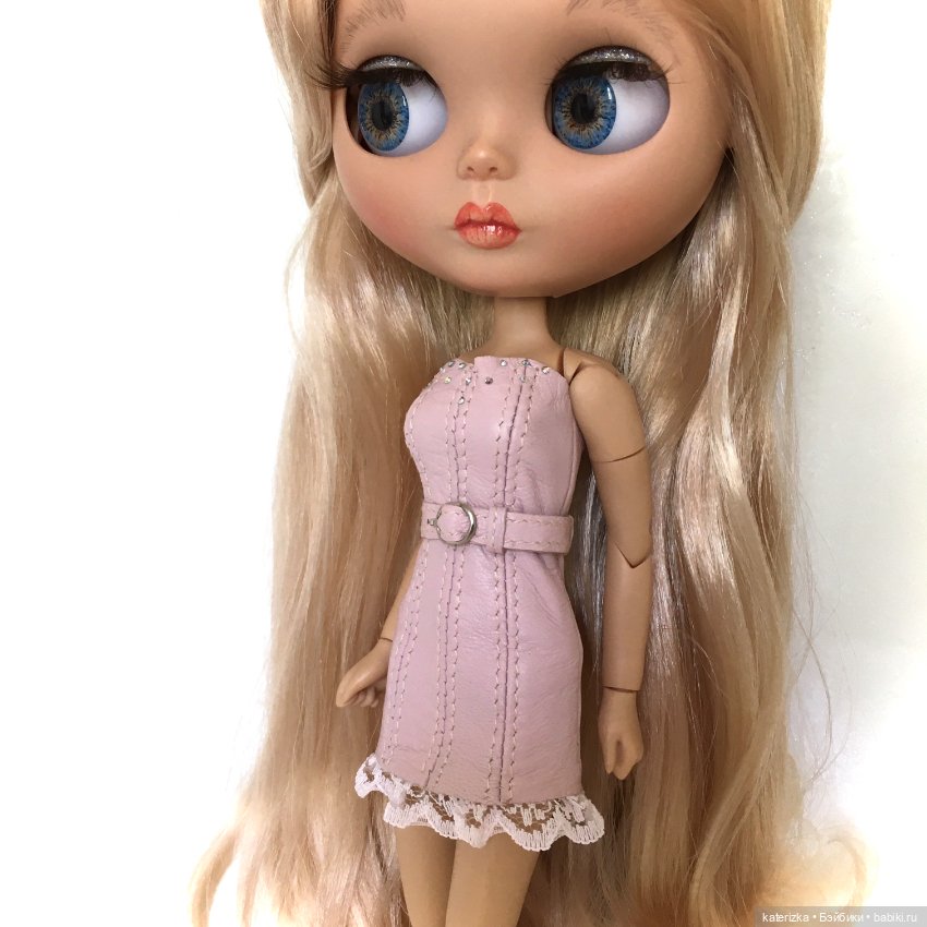 Одежда и обувь для Блайз из натуральной кожи